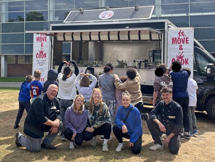 Move & Cook